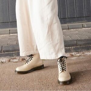 DR. MARTENS Smooth Leather Boots